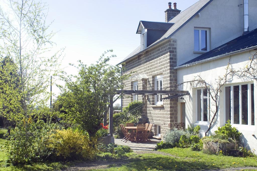 La Nesliere Chambres D'Hotes Bio Saint-Symphorien-des-Monts Bagian luar foto